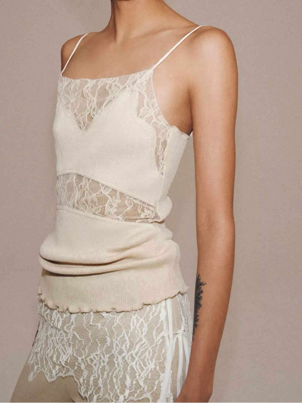 NWT ZARA SEAMLESS LACE TOP - Picture 2 of 6